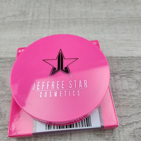 Jeffree Star Skin Frost Highlighter Powder Lavender Snow NIB - Picture 3 of 4